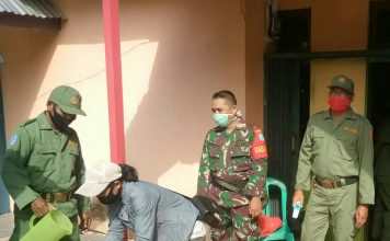 Babinsa Koramil 1201-09/ Sengah Temila Jadikan Linmas Desa Sebagai Pelopor Penerapan Prokes