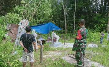 Pemakaman Jenazah Covid-19 Mendapat Pengawalan Dari Babinsa Koramil 11/Ngabang