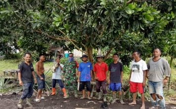 Anjangsana ke Desa Binaan, Cara Sertu Jumangin Babinsa Sengah Temila Dekatkan Diri Kepada Warga