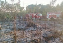 Kebakaran Lahan Dekat Permukiman Warga, Dua Unit Mobil Damkar Diterjunkan