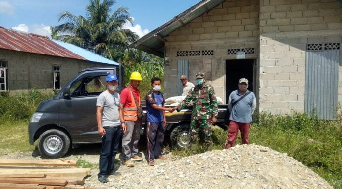 Zidam XII/Tanjungpura Serahkan Bantuan 100 Sak Semen Untuk Pembangunan Mushola As Syifa