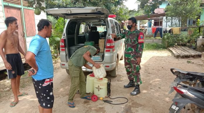 Cegah Penyebaran Covid-19 Permukiman Waga di Desa Jambu Disemprot Disinfektan