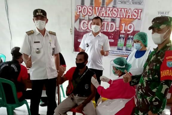 Pelayan Publik dan Lansia di Sidas Terima Vaksinasi Tahap Kedua Dosis Pertama