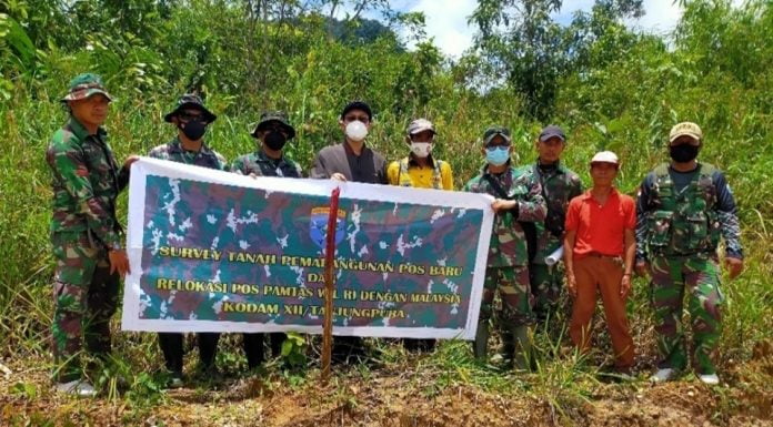 Zidam XII/Tanjungpura Bersama Masyarakat Tingkatkan Fasilitas Pos Pengamanan di Entikong