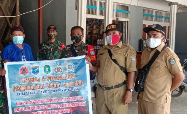 Antisipasi Karhutla Babinsa Koramil 1201-12 Air Besar Edukasi Warga Tidak Membakar Lahan