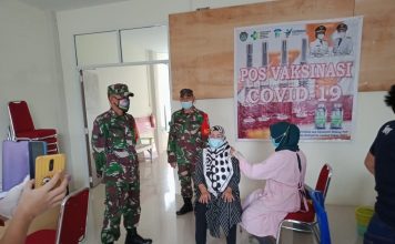 Purnawirawan TNI dan Warakawuri Jalani Vaksinasi Dosis Petama