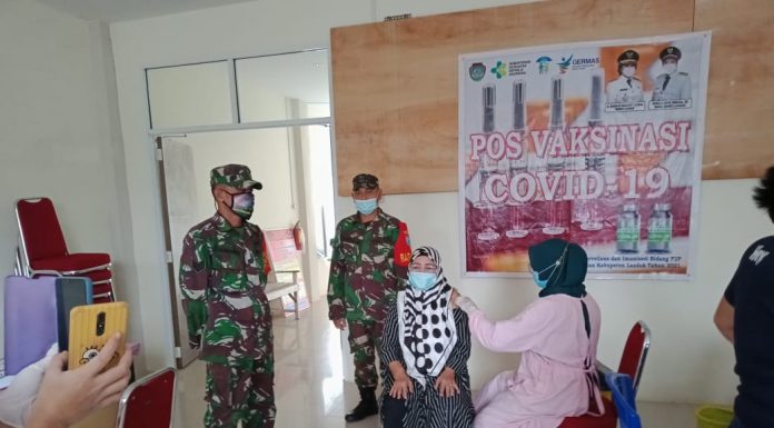 Purnawirawan TNI dan Warakawuri Jalani Vaksinasi Dosis Petama