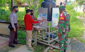 Jelang Ujian Sekolah Babinsa Koramil 12/Air Besar Cek Kepatuhan Prokes di SMPN 1