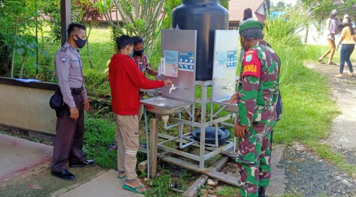 Jelang Ujian Sekolah Babinsa Koramil 12/Air Besar Cek Kepatuhan Prokes di SMPN 1