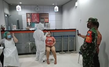 Babinsa Koramil Sengah Temila Kawal TGC Puskesmas Pahauman Tracing di Desa Paloan