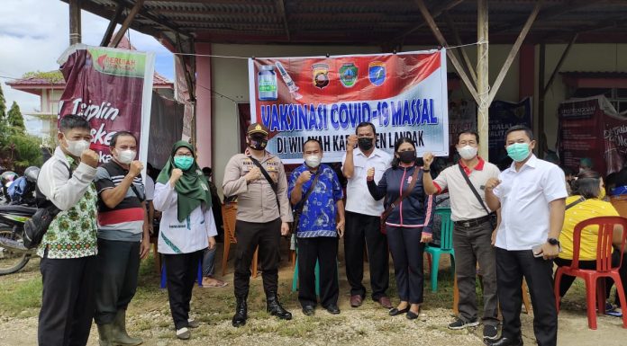 Tenaga Pendidik, Pelayan Publik, dan Pedagang Jalani Vaksinasi di Puskesmas Kuala Behe