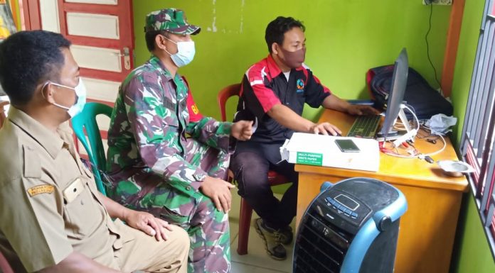 Personil Koramil Air Besar Anjangsana ke Perangkat Desa Nyayum
