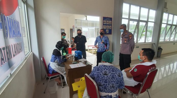 Persiapan Belajar Tatap Muka Pemkab Landak Prioritaskan Vaksinasi COVID-19 Bagi Tenaga Pendidik