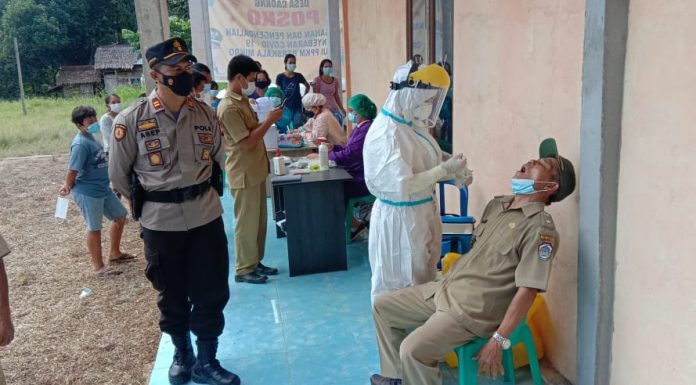 Kontak Erat Dengan Pasien Covid-19, 56 Orang di Mempawah Hulu Jalani Tes Swab PCR