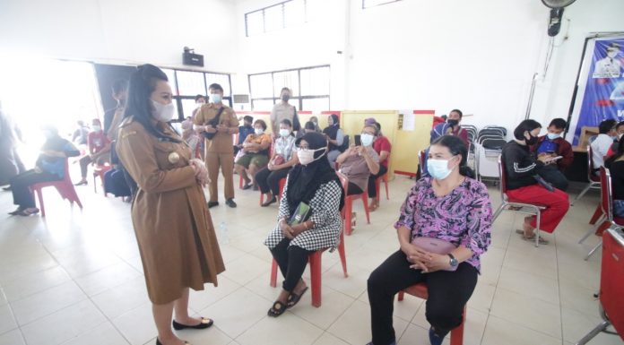 Bupati Landak Tinjau Vaskinasi Massal 1 Juta Vaksinasi Sehari