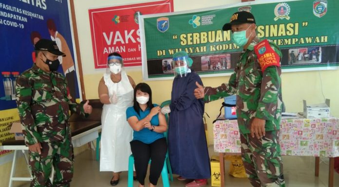 Guru dan Pelayan Publik di Menjalin Jalani Vaksinasi