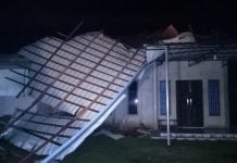 Hujan Deras Disertai Angin Kencang di Pahuman Robohkan Atap Rumah Warga