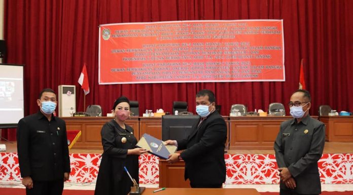 Tujuh Fraksi DPRD Landak Setujui Tiga Raperda Inisiatif Eksekutif Diperdakan