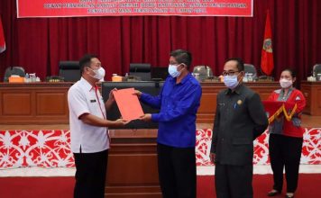 Bupati Sampaikan Jawaban Atas PU Fraksi DPRD Landak Tehadap Tiga Raperda Inisiatif Eksekutif