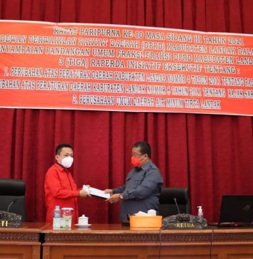 Fraksi DPRD Landak Sampaikan Pandangan Umum Terhadap 3 Raperda Inisiatif Eksekutif