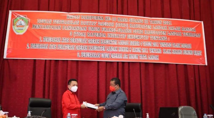 Fraksi DPRD Landak Sampaikan Pandangan Umum Terhadap 3 Raperda Inisiatif Eksekutif