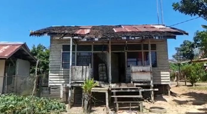 Rumah Dinas Guru dan Bangunan Sekolah Dasar Negeri 9 Bhata Bonti Rusak Parah