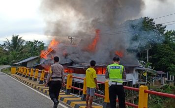 Rumah Yang Juga Dijadikan Tempat Usaha di Tubang Raeng Ludes Terbakar