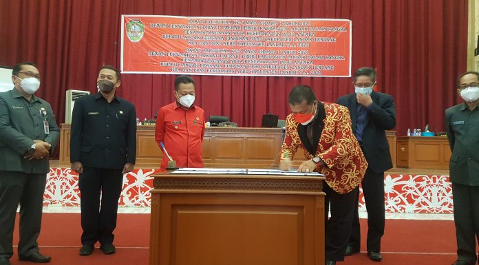 DPRD Bersama Pemkab Landak Tandatangani Nota Kesepakatan KUA-PPAS APBD Ta 2022 dan KUA PPAS Perubahan Ta 2021