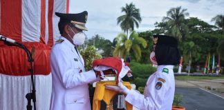 Bupati Ketapang Bertindak Sebagai Inspektur Pada Upacara Peringatan HUT RI ke 76