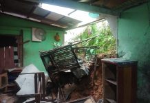 Sejumlah Rumah Warga di Entikong Terdampak Bencana Banjir dan Tanah Lonsor