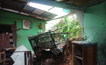 Sejumlah Rumah Warga di Entikong Terdampak Bencana Banjir dan Tanah Lonsor