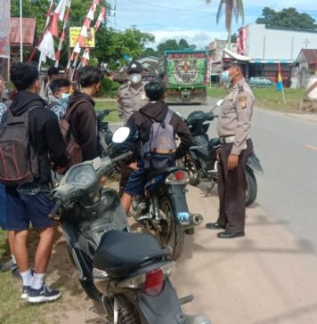 Tak Gunakan Helm dan Belum Cukup Umur Sejumlah Pelajar Diberikan Teguran