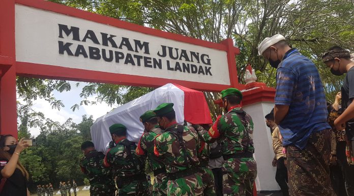 Praka Anumerta Ida Bagus Putu Dimakamkan Secara Militer di Taman Makam Pahlawan