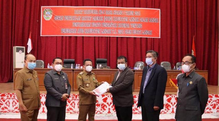 Bupati Landak Sampaikan Raperda Perubahan APBD Tahun Anggaran 2021