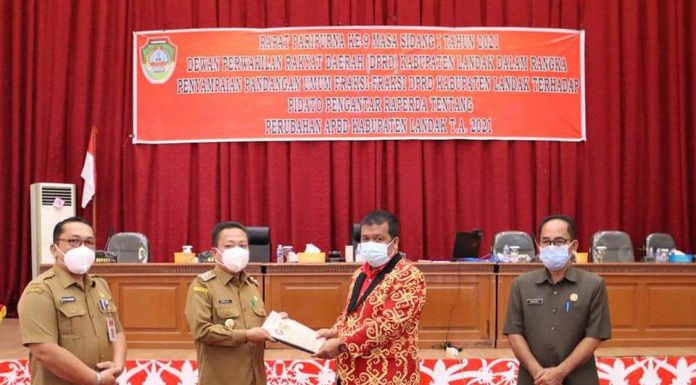 Fraksi DPRD Landak Sampaikan Pandangan Umum Terhadap Raperda Perubahan APBD 2021