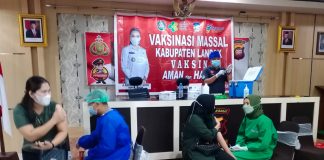 599 Warga Ikuti Vaksinasi Masal di Polres Landak