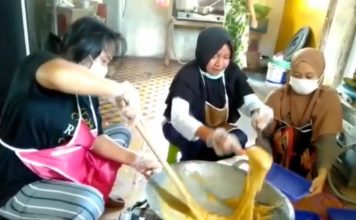 Kreatif Ditengah Pandemi, UMKM Pesisir Bengkayang Mampu Raup Omsep Rp 10 Juta Perbulan Dari Usaha Dodol