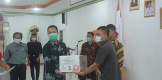 Pemkab Ketapang Serahkan Bantuan Kemendikbud Kepada Sekolah SMP dan SMA