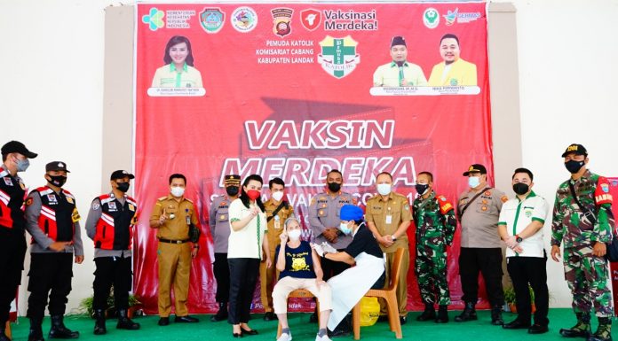 Tinjau Pelaksanaan Vaksinasi, Bupati Landak : Semua Warga Berhak Mendapatkan Vaksinasi