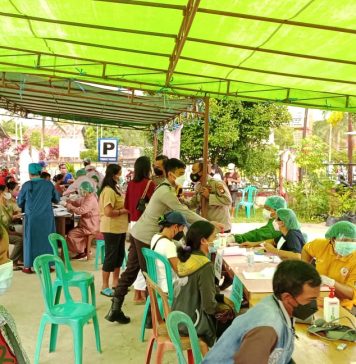 Warga Antusias Ikuti Vaksinasi Masal di Mempawah Hulu