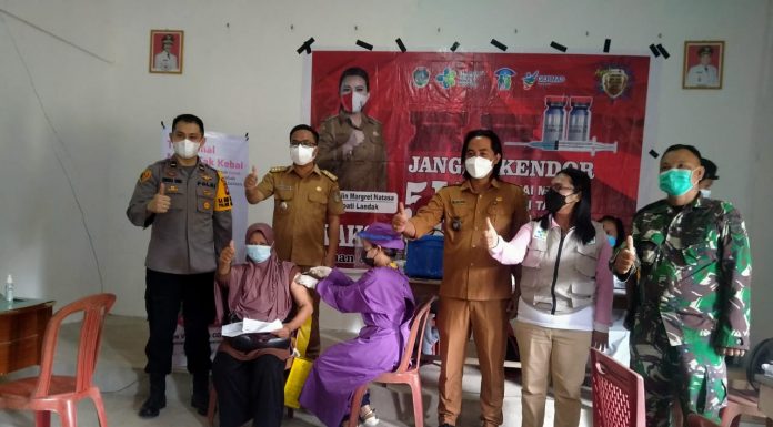 108 Masyarakat Umum dan Lansia di Menjalin Jalani Vaksinasi Dosis 1