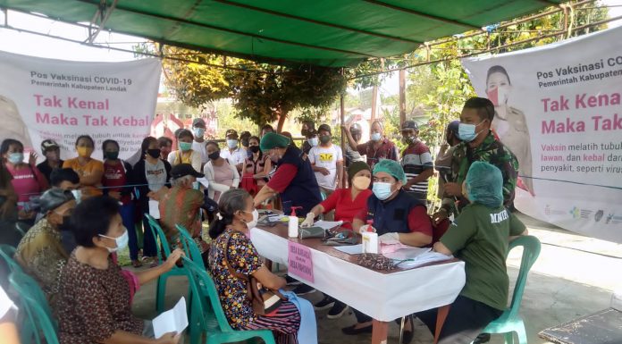 Warga Sembilan Desa di Mempawah Hulu Ikuti Vaksinasi Covid-19