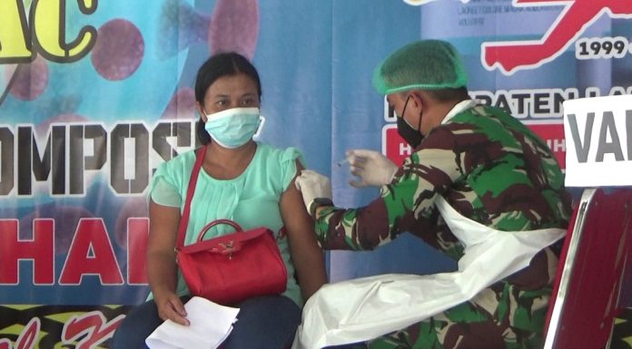 Masyarakat Antusias Ikuti Vaksinasi Masal di Yonarmed 16/Komposit Ngabang