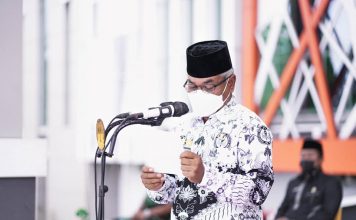 Bupati Ketapang Pimpin Apel HUT PGRI ke 76 dan Hari Guru Nasional