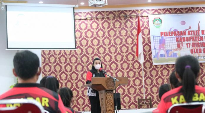 Bupati Landak Lepas Atlet Kejurnas Bola Voli U-17 di Sidoarjo