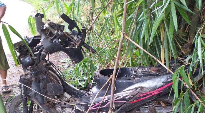Truk Gilas Motor di Sengah Temila, Pengendara Motor Alami Luka-Luka