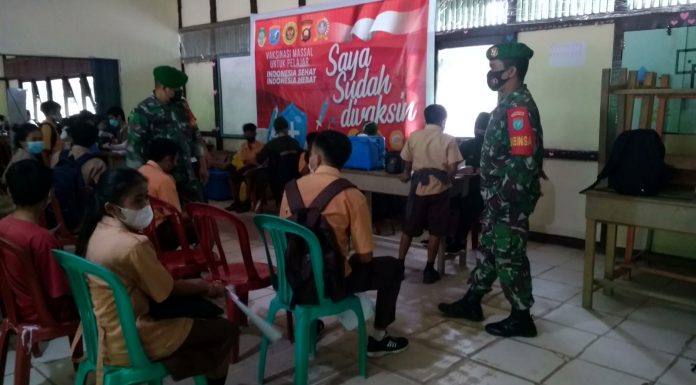 Vaksinasi Masal Sasar Pelajar di Mempawah Hulu
