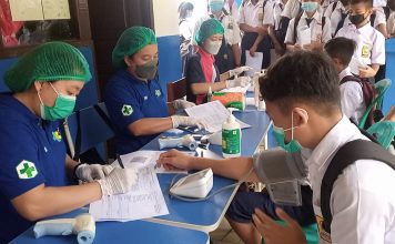 Demokrat Bengkayang Salurkan 500 Dosis Vaksin Untuk Pelajar di Teriak