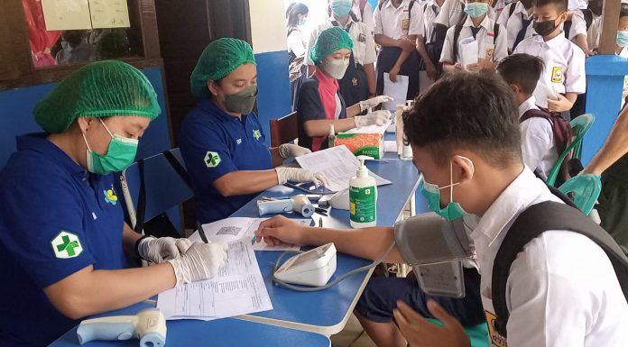 Demokrat Bengkayang Salurkan 500 Dosis Vaksin Untuk Pelajar di Teriak