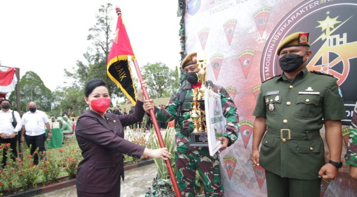 Bupati Landak Hadiri 24 Tahun Batalyon Armed 16/Komposit